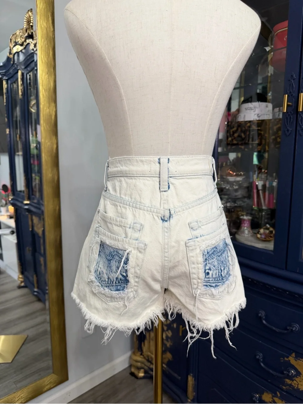 7 For All Mankind White High-Rise Button-Fly Denim Shorts size 25